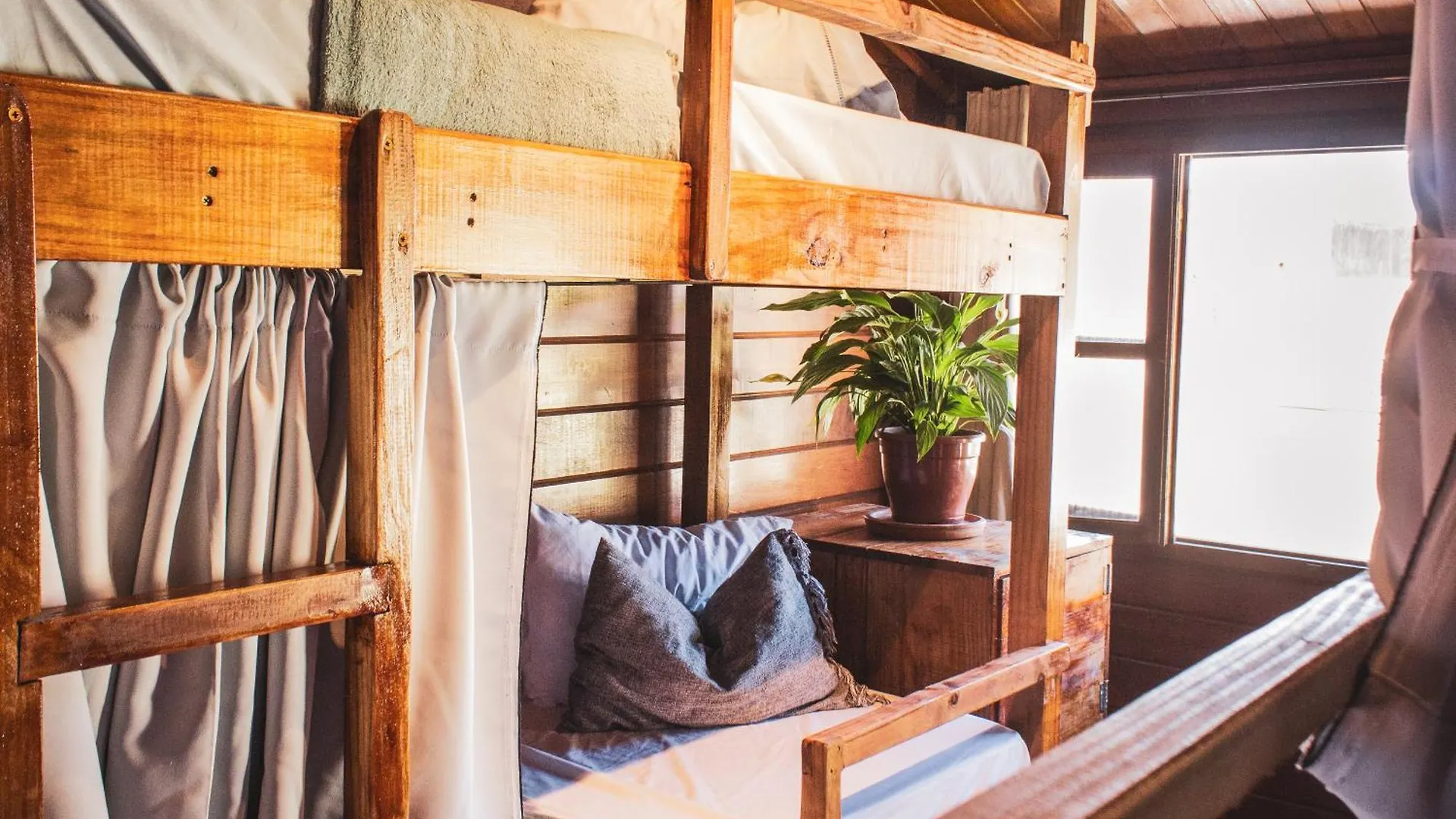 Nomades Beach - Adventure Hostels & Coworking Florianopolis