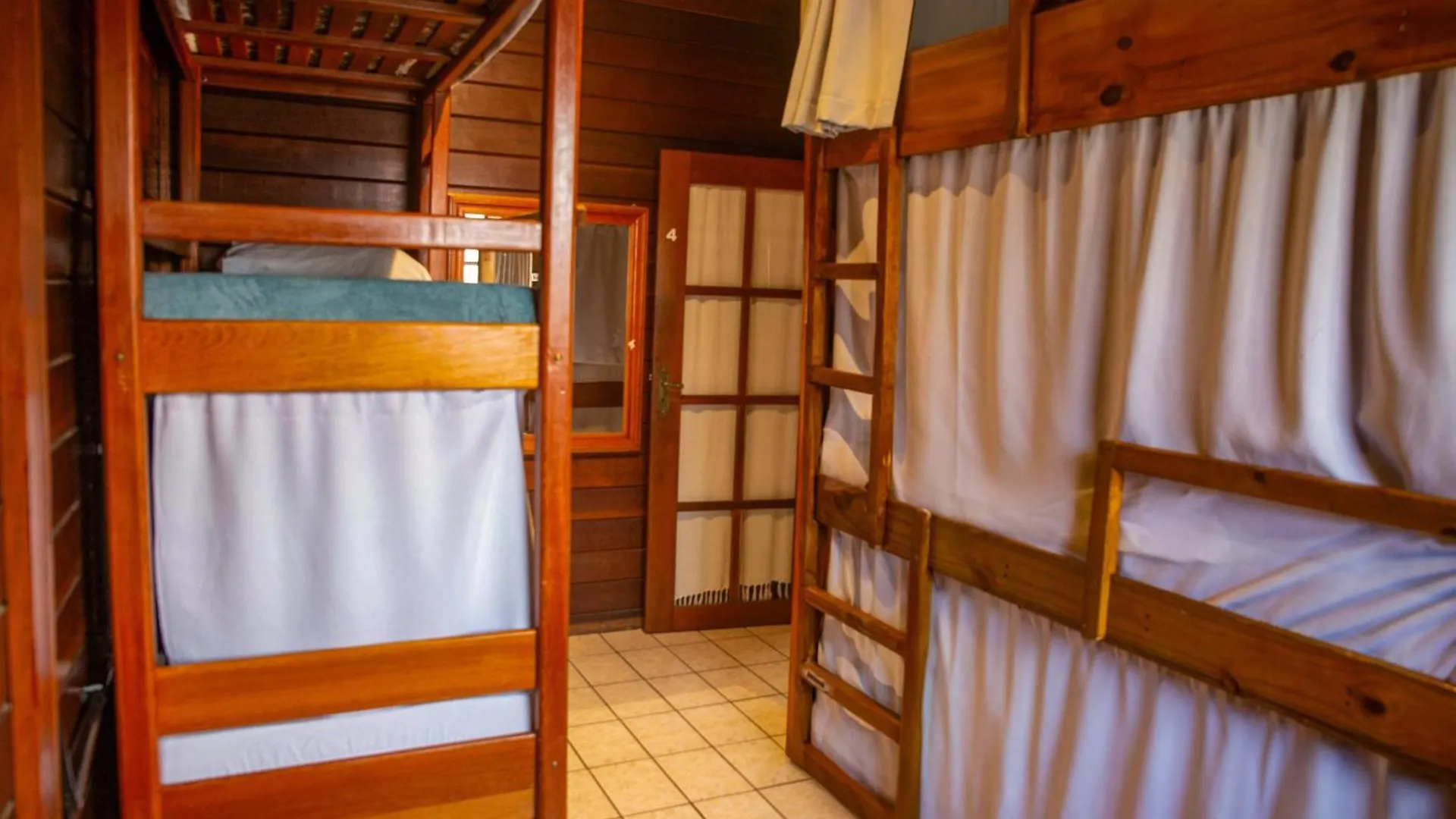 Nomades Beach - Adventure Hostels & Coworking Florianopolis